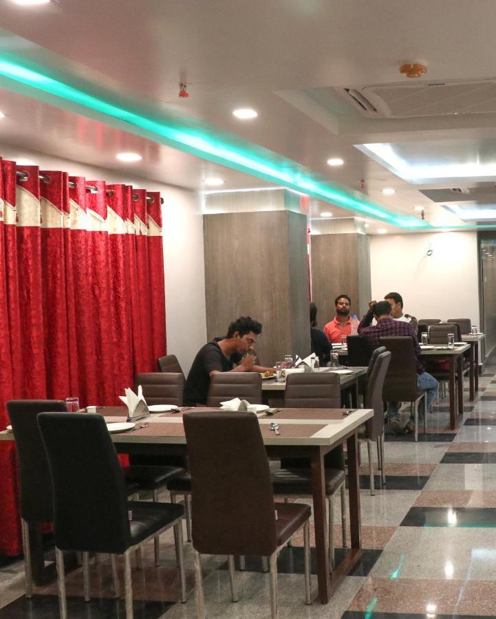 Hotel Nandini Baharampur ภายนอก รูปภาพ