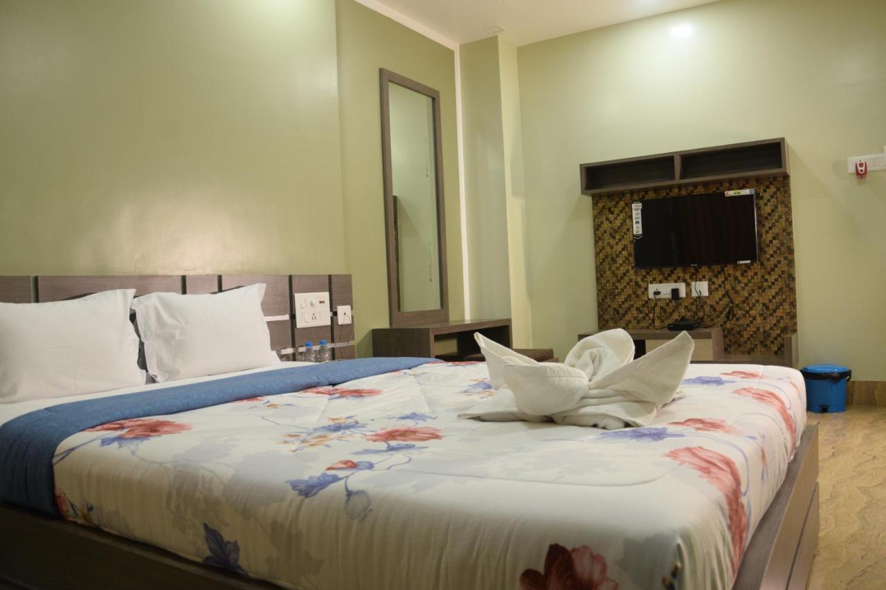 Hotel Nandini Baharampur ภายนอก รูปภาพ